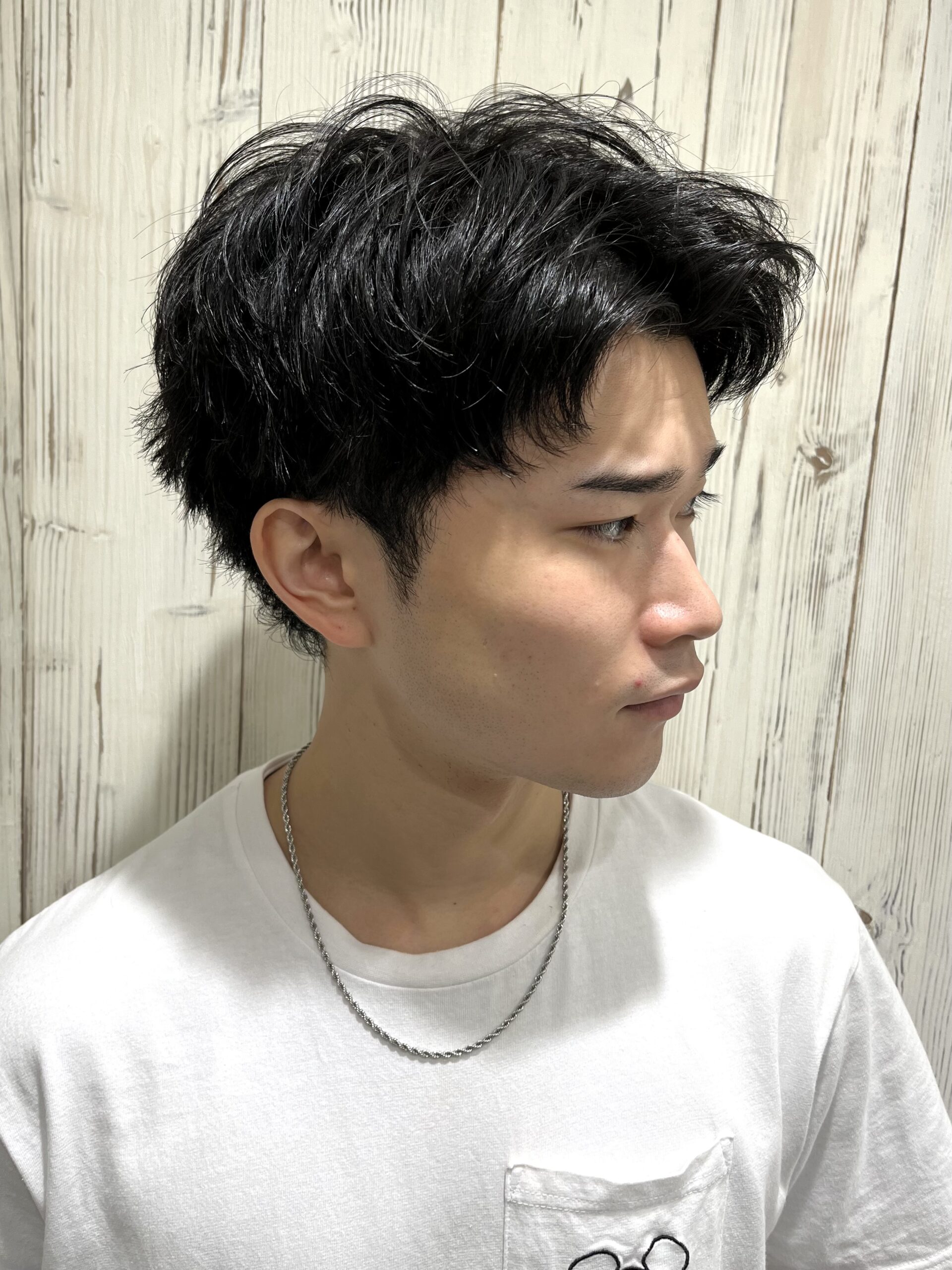 メンズ刈り上げないセンターパート短めデコ狭い髪型清潔感髪型