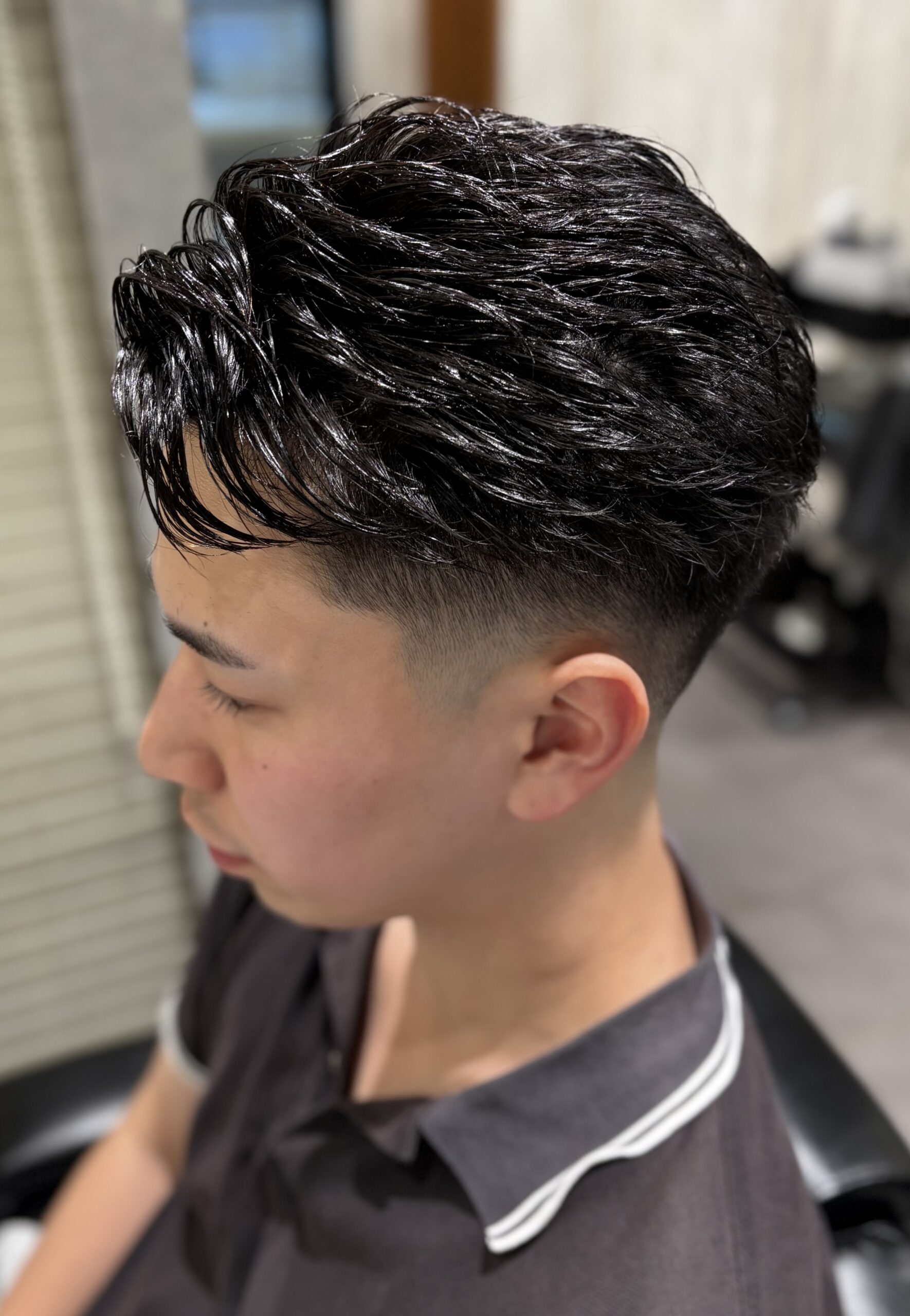 ツーブロック/フェードカット/ツヤ感/バーバースタイル/清潔感/爽やか/スーツに似合うスタイル