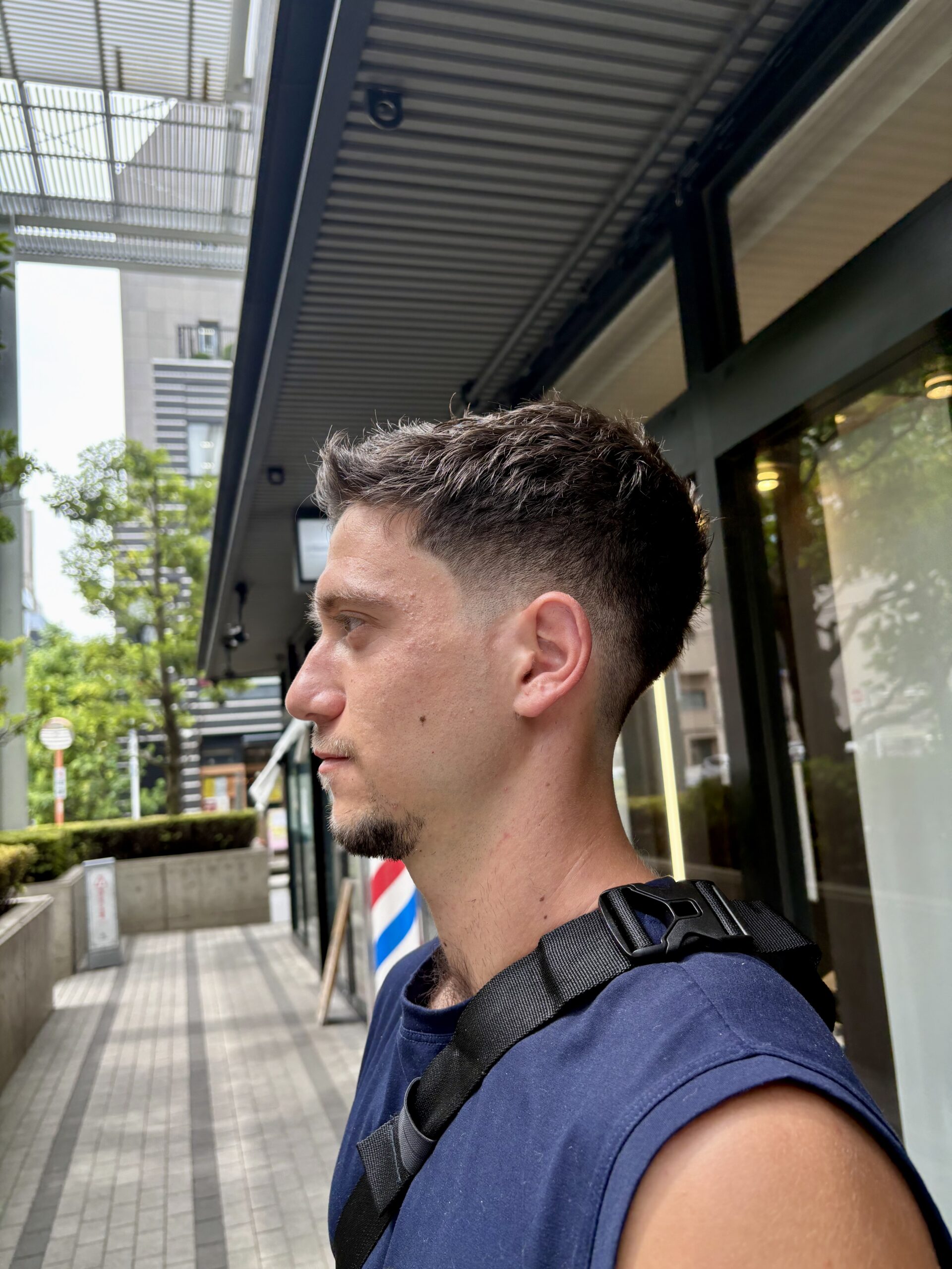 爽やかフェードカットビジネス眉毛カット理容室