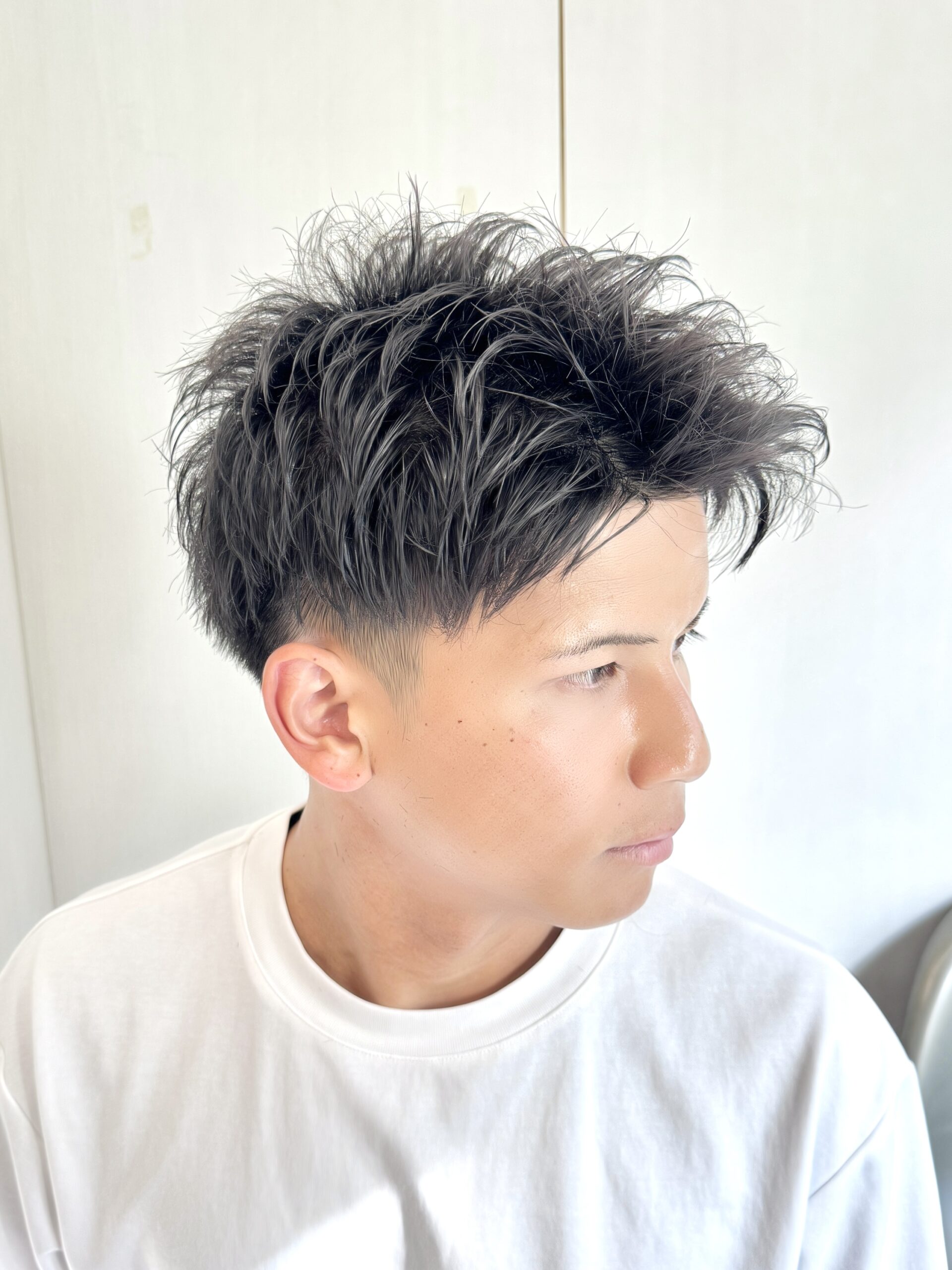 メンズビジネスショートバーバー理容室刈り上げ眉毛カット黒髪