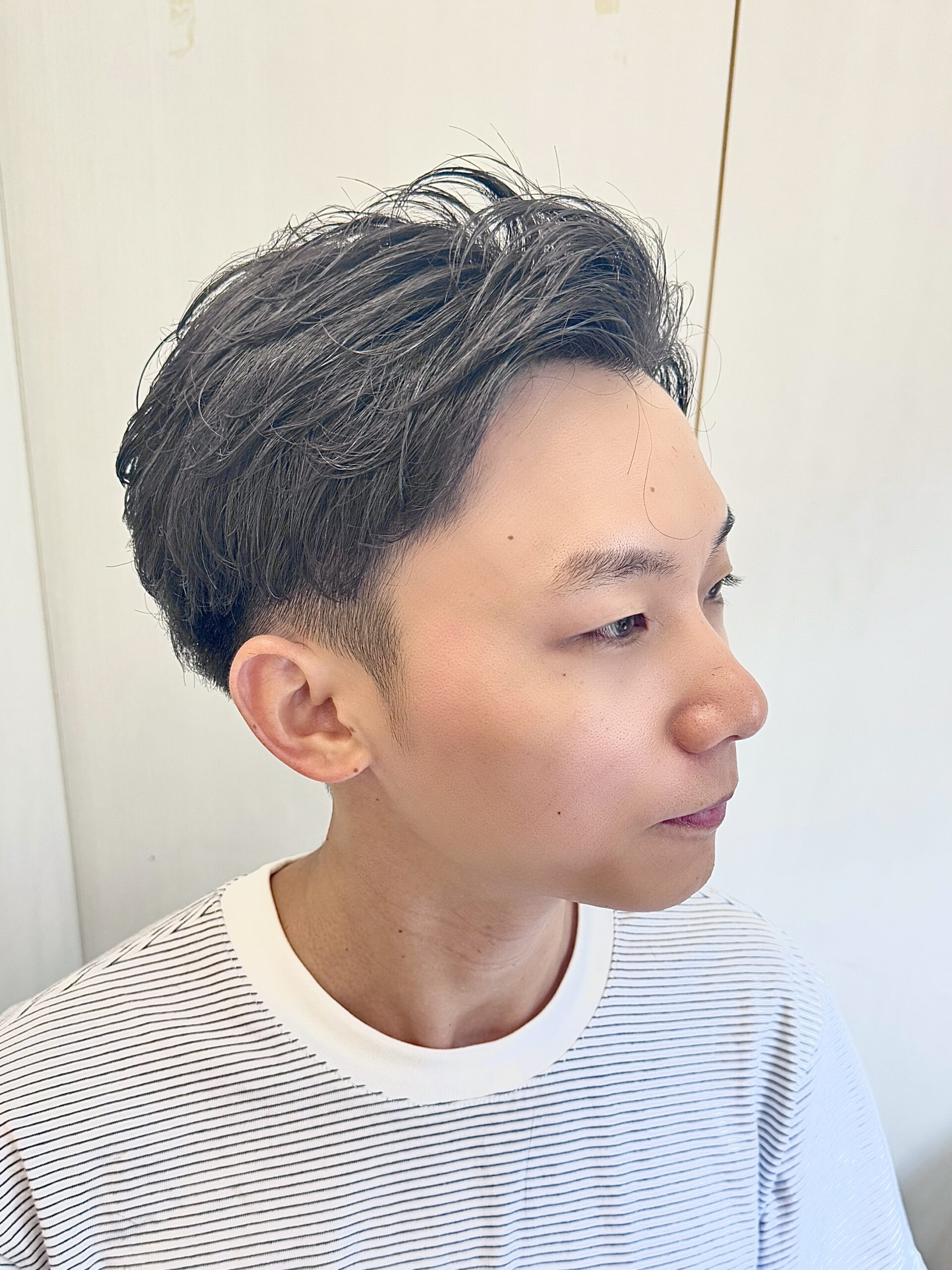 メンズビジネスツーブロックニュアンスアイロンパーマ毛流れ