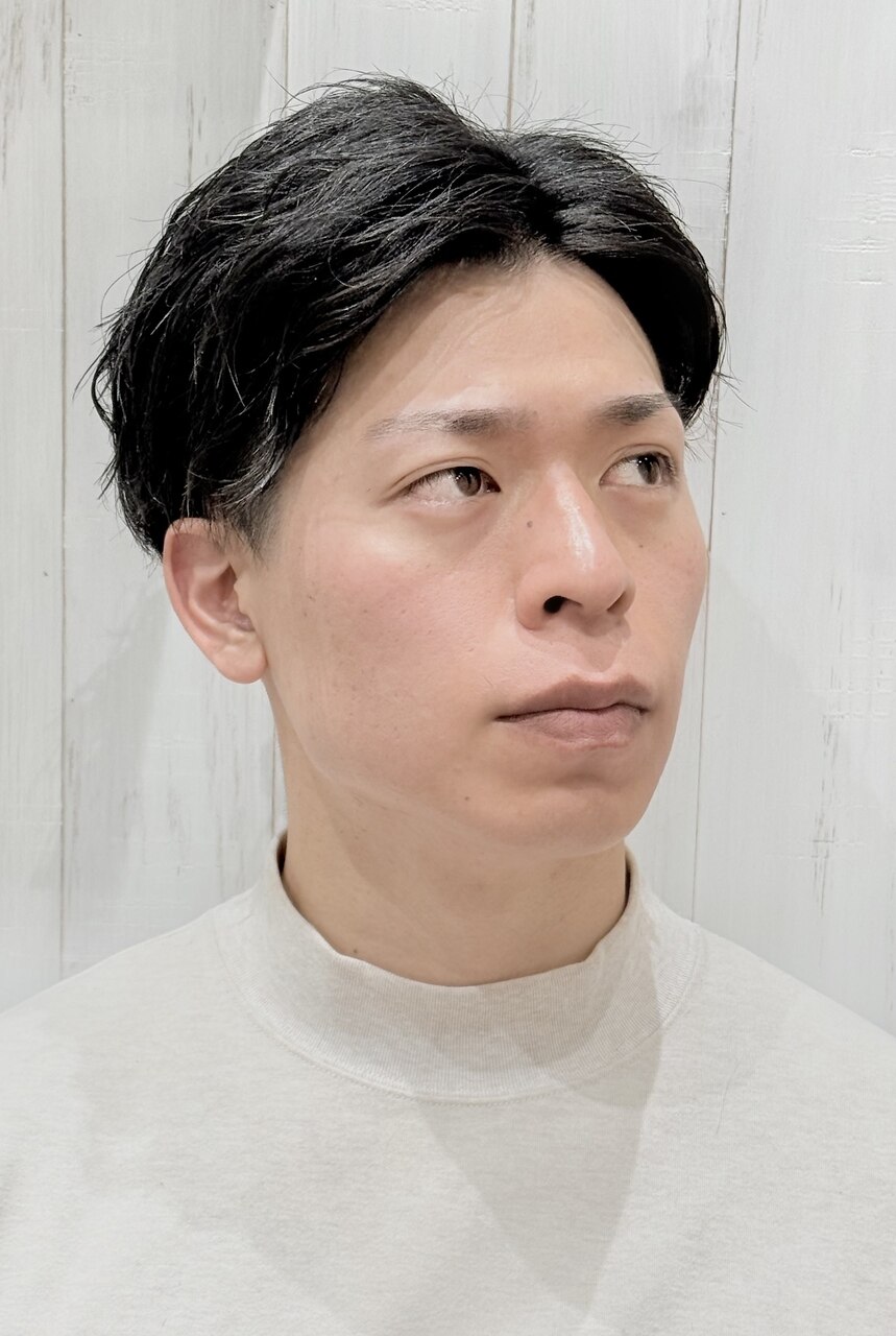 極みナチュラル天を見上げツーブロック刈り上げ×パーマ