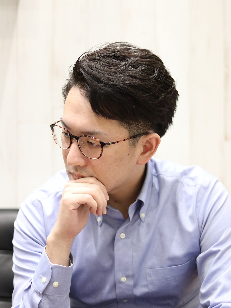 ナチュラルバックスタイルツーブロックビジネスショート
