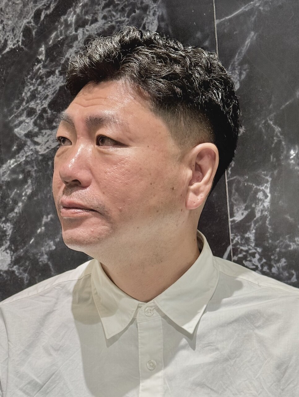 メンズスキンフェード理容室風アイロンパーマ