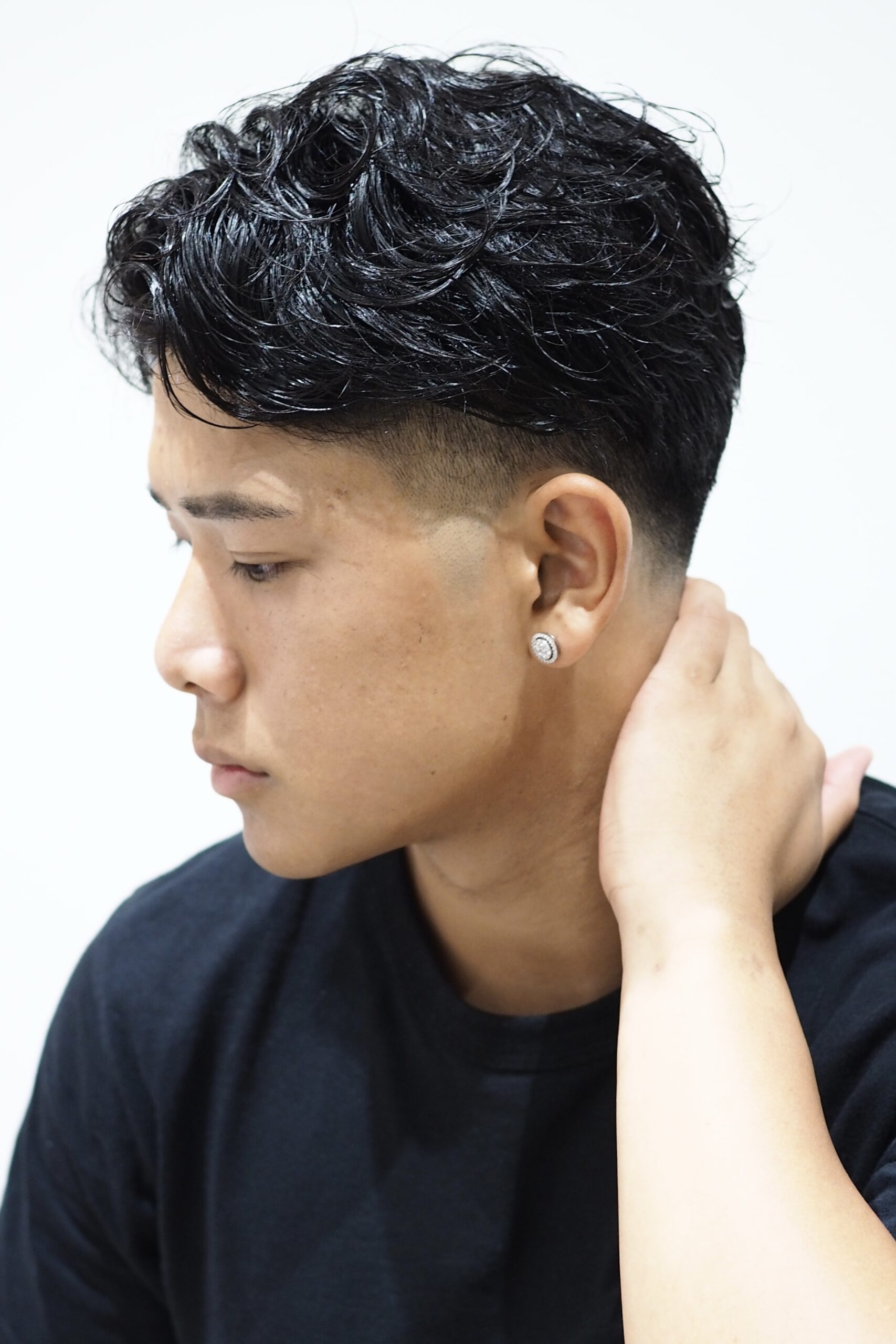 カジュアルツーブロ毛流れアップバングパーマ