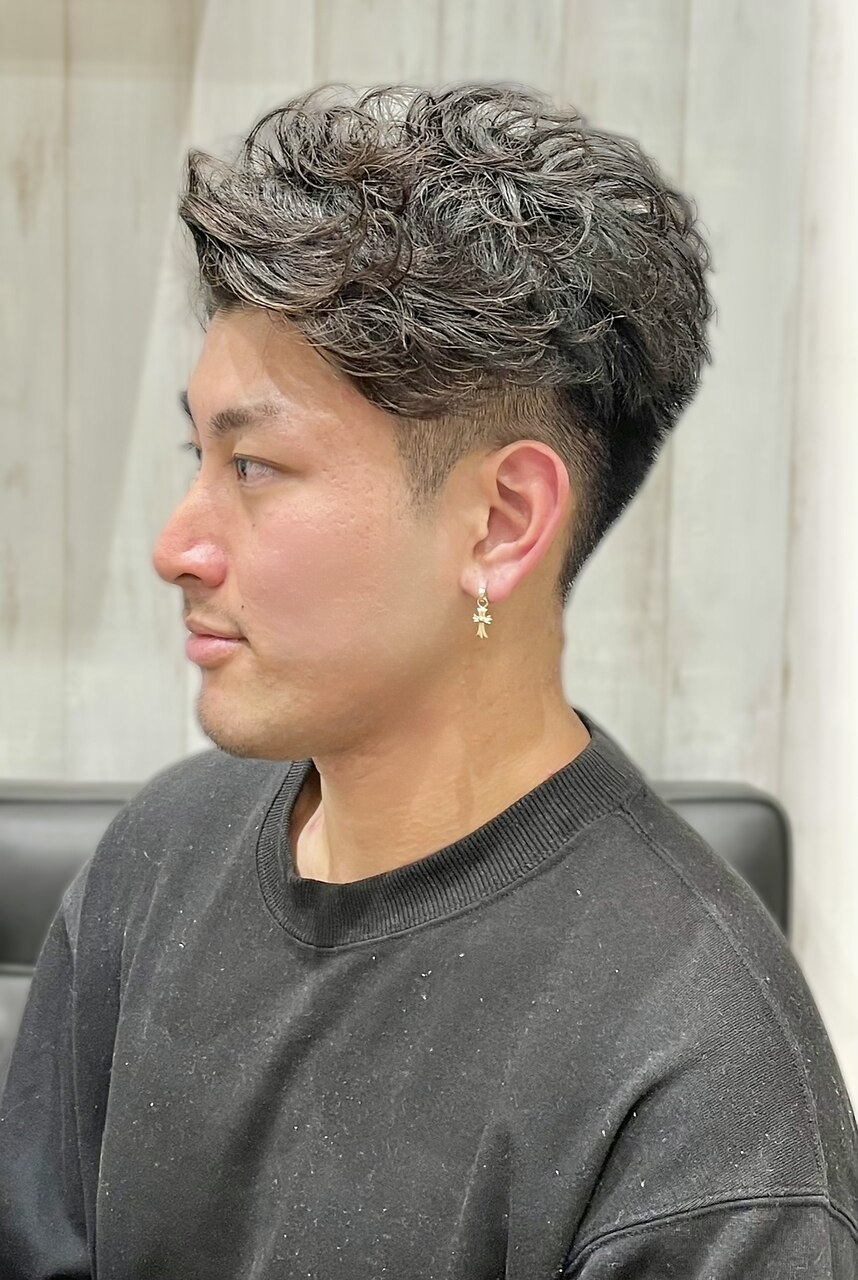 黒髪メンズツーブロックワイルドスパイラル流しパーマ