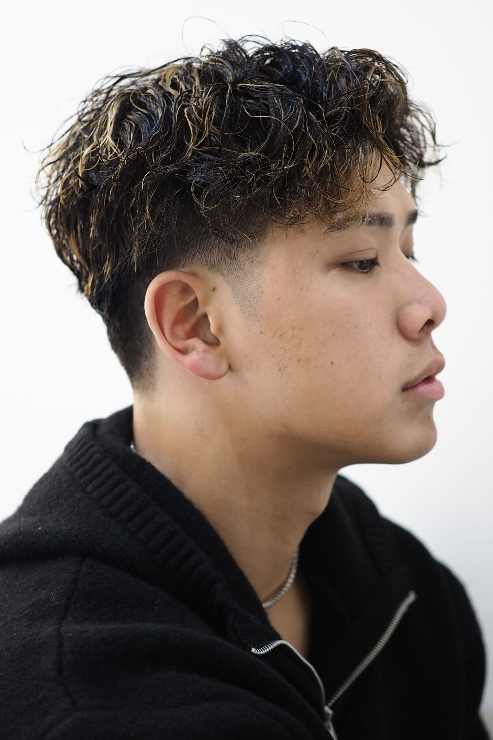 10代20代ハイライトアップバングシャドウパーマ