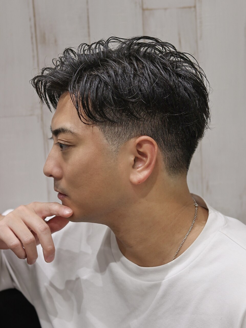 ソフトパーマニュアンス癖毛風ビジネスツーブロックショート