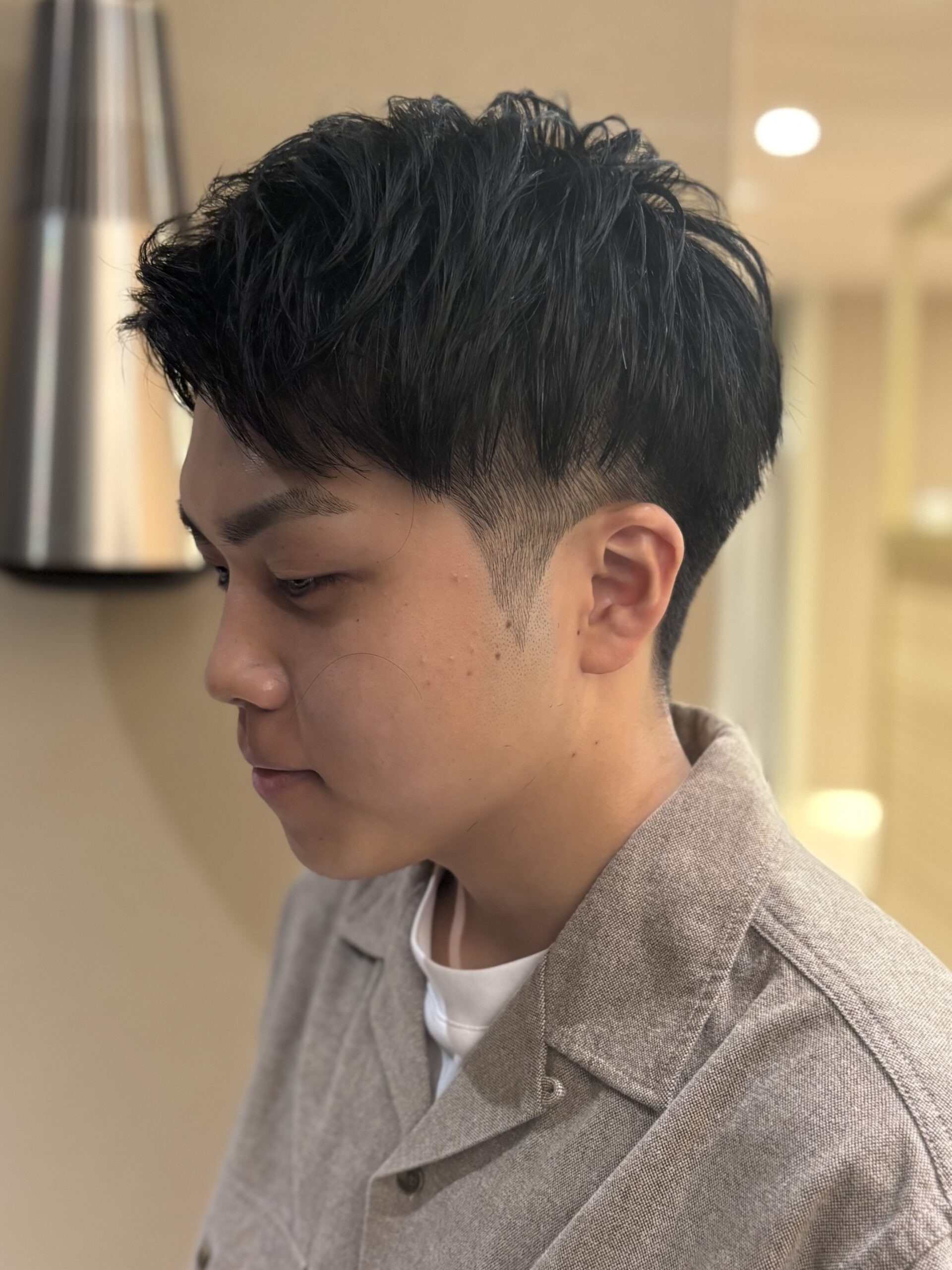 王道アップバングツーブロック刈り上げビジネス爽やかスタイル