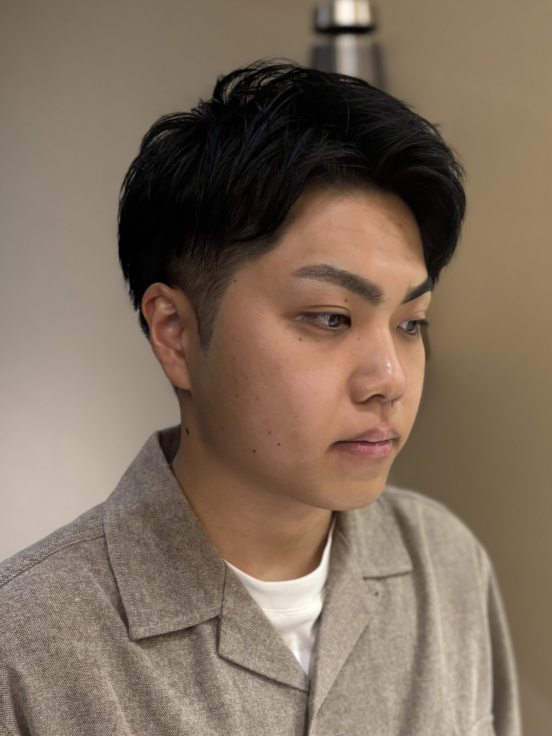 王道アップバングツーブロック刈り上げ爽やかスタイル