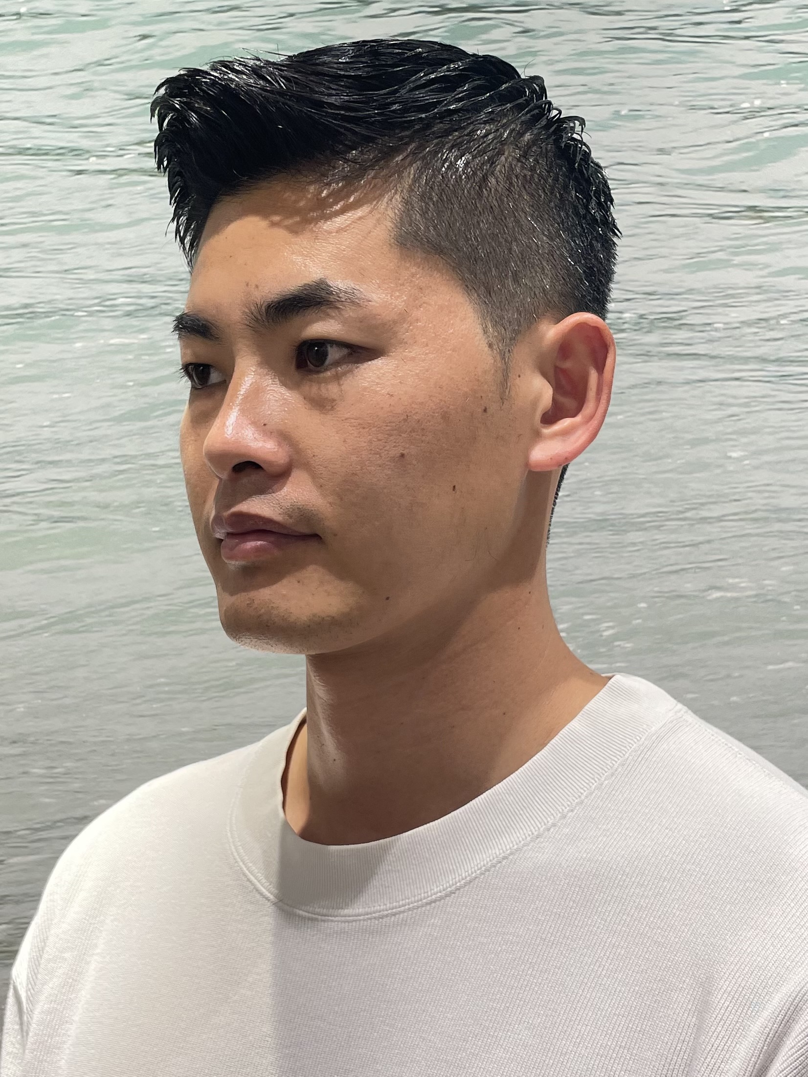 刈り上げアップバングイケメン爽やかビジネススタイル