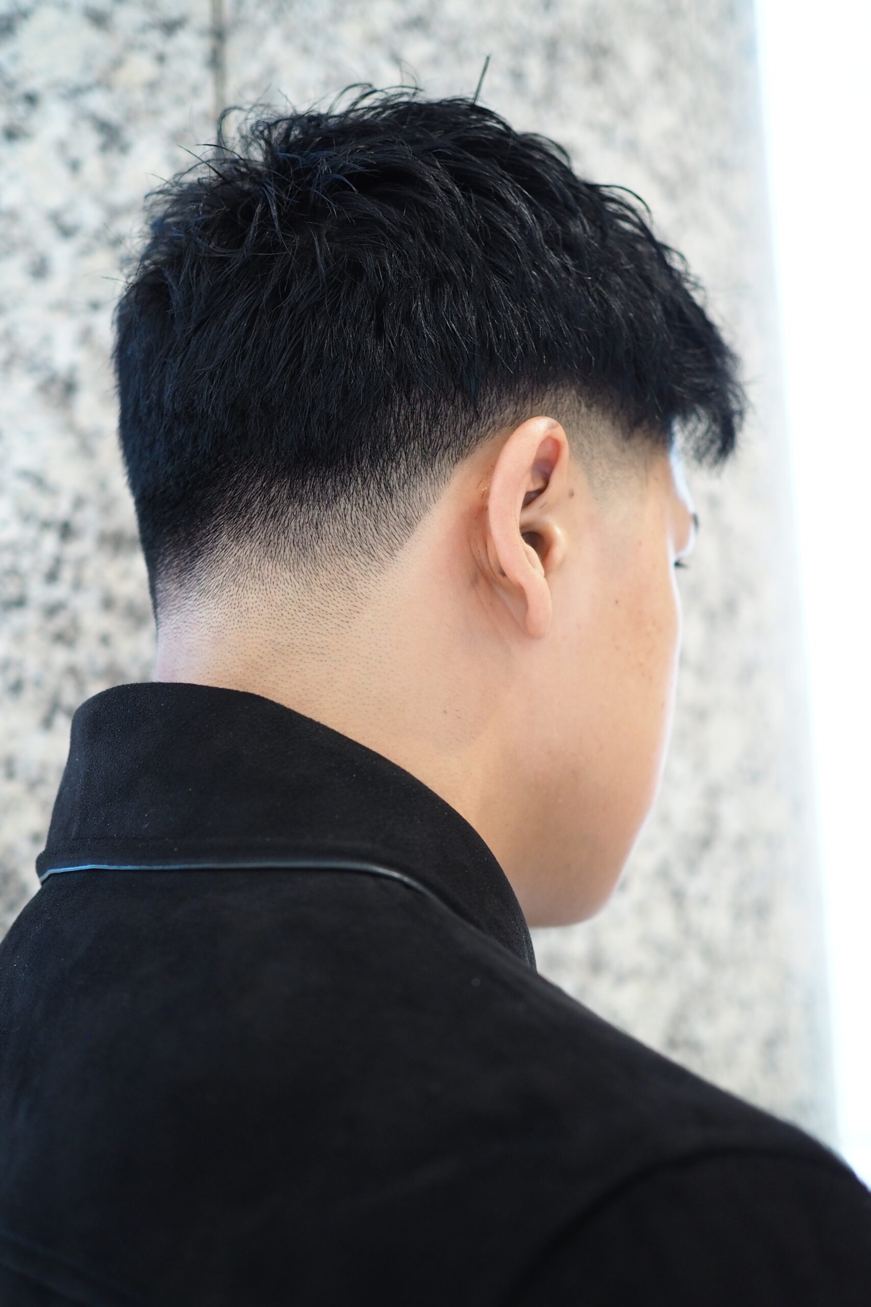 黒髪カジュアルビジカジバーバーローフェード