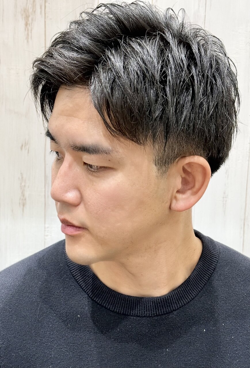 刈り上げツーブロックアップバングショートスタイル